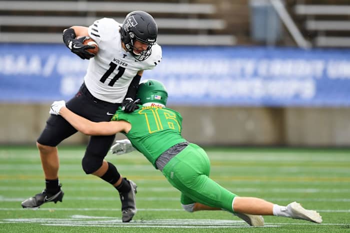 Tualatin.West-Linn.6A-football-semifinal.Leon-Neuschwander.77